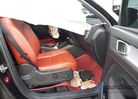 2019 Volvo Xc40 T5 Momentum/T5 R-Design из США, поврежденный, VIN YV4162XZ8K2008421